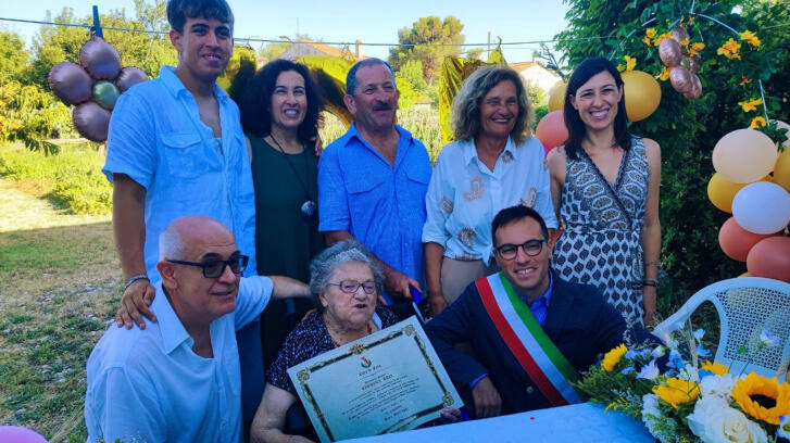 Serfilippi festeggia i 100 anni di Èlia Cinotti 